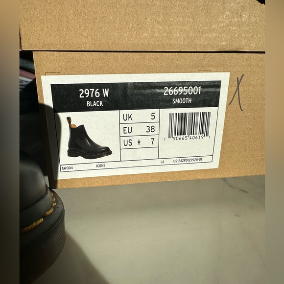 Like New Dr. Martens Airway 2976 Chelsea Boot Size 7 - Picture 10 of 11
